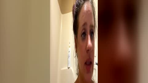Snapshot of lovely_lemons chatting on June 14, 4:53 pm lovely_lemons online show from June 14, 4:53 pm