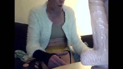 Snapshot of lovely_me165244 chatting on December 4, 11:13 pm mooie man online show from December 4, 11:13 pm