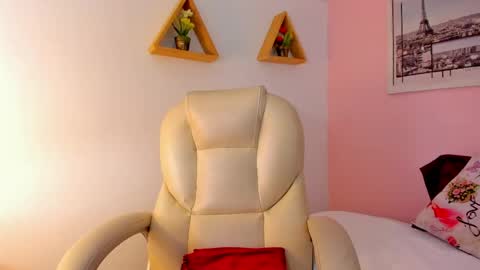 Snapshot of lovely_oliviaa chatting on May 26, 5:53 pm Olivia online show from May 26, 5:53 pm