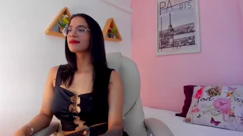 Snapshot of lovely_oliviaa chatting on May 27, 6:05 pm Olivia online show from May 27, 6:05 pm