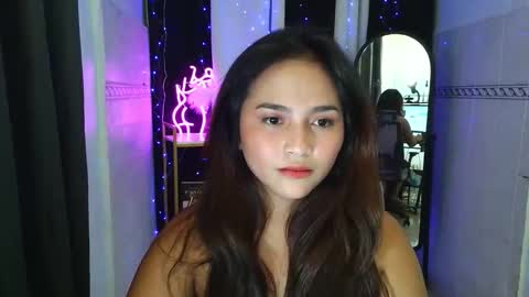 Snapshot of lovely_pinayxoxo chatting on November 8, 4:01 am JESSA online show from November 8, 4:01 am