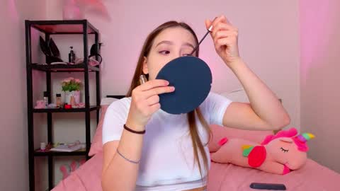 Snapshot of lovely_poppy chatting on September 13, 1:38 am Lolly online show from September 13, 1:38 am