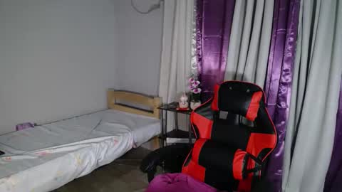 lynskie online show from March 10, 8:45 pm