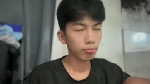 Snapshot of lovelyboy_jm chatting on May 2, 9:42 pm lovelyboy_jm online show from May 2, 9:42 pm