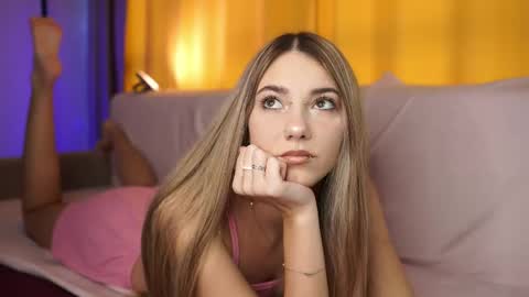 lovelygracee online show from April 12, 2:33 pm