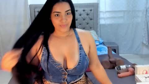 Snapshot of lovelykendall chatting on January 17, 10:56 pm Kendall  online show from January 17, 10:56 pm