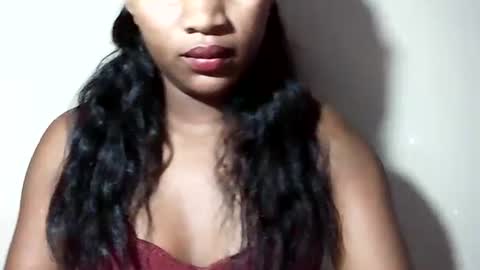 lovelylarra online show from July 11, 8:44 pm