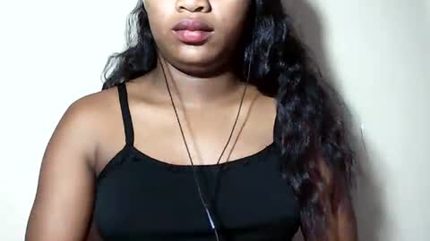 lovelylarra online show from July 14, 10:32 am