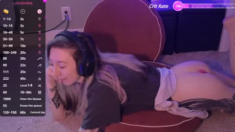 Snapshot of lovelylittlelucyy chatting on December 8, 7:32 pm lovelylittlelucyy online show from December 8, 7:32 pm