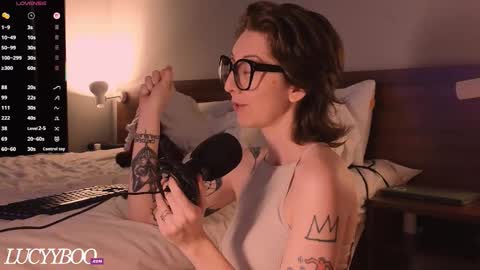lovelylittlelucyy online show from March 19, 6:45 pm