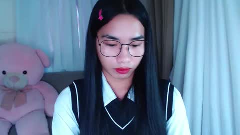 Snapshot of lovelymae18 chatting on December 10, 4:13 am lovelymae18 online show from December 10, 4:13 am