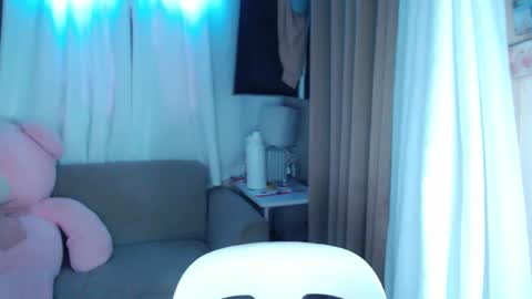 Snapshot of lovelymae18 chatting on January 7, 6:05 am lovelymae18 online show from January 7, 6:05 am