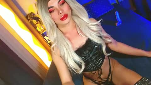 lovelymiss_shyna11 online show from June 28, 2:39 am