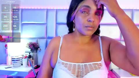 Snapshot of lovelynickyy chatting on May 21, 12:23 pm Nicky online show from May 21, 12:23 pm