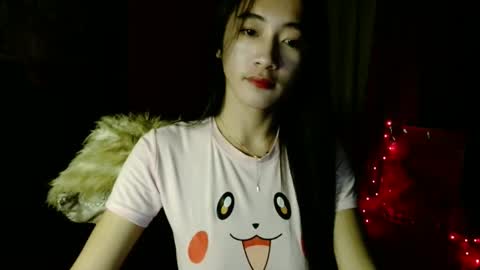 Snapshot of lovelypetite143 chatting on February 26, 10:03 am lovelypetite143 online show from February 26, 10:03 am