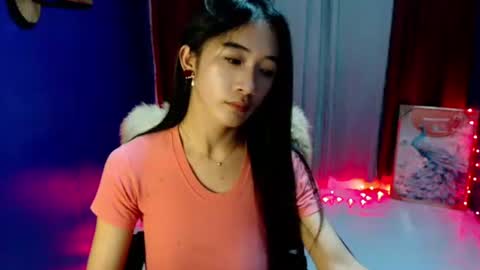 Snapshot of lovelypetite143 chatting on April 19, 6:10 pm lovelypetite143 online show from April 19, 6:10 pm