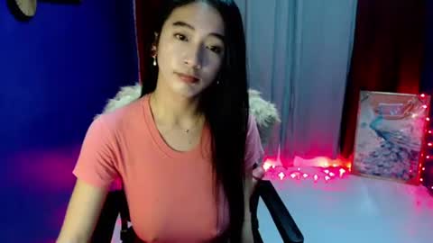 Snapshot of lovelypetite143 chatting on April 21, 1:28 pm lovelypetite143 online show from April 21, 1:28 pm