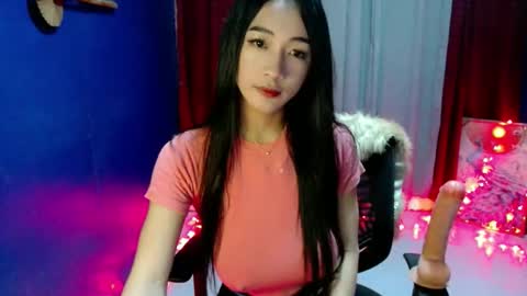 Snapshot of lovelypetite143 chatting on May 6, 10:20 am lovelypetite143 online show from May 6, 10:20 am