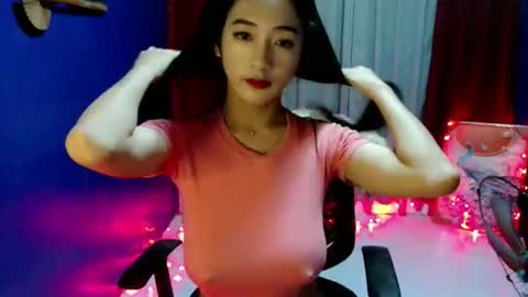 Snapshot of lovelypetite143 chatting on May 17, 2:02 pm lovelypetite143 online show from May 17, 2:02 pm