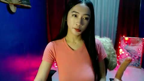 Snapshot of lovelypetite143 chatting on May 24, 3:17 pm lovelypetite143 online show from May 24, 3:17 pm