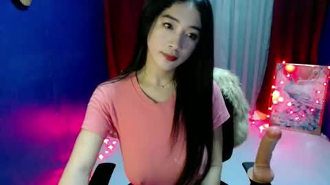 Snapshot of lovelypetite143 chatting on May 27, 5:04 am lovelypetite143 online show from May 27, 5:04 am
