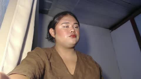 Snapshot of lovelypinaychubsx chatting on January 3, 8:32 pm lovely online show from January 3, 8:32 pm