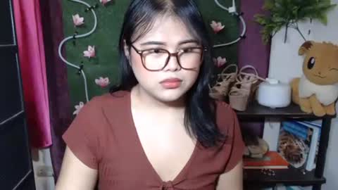 Snapshot of lovelypinaychubsx chatting on September 28, 3:12 am lovely online show from September 28, 3:12 am