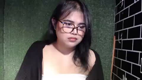 Snapshot of lovelypinaychubsx chatting on September 28, 7:08 pm lovely online show from September 28, 7:08 pm