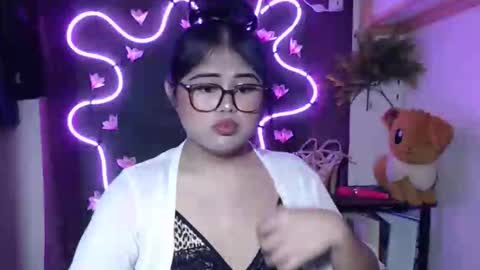Snapshot of lovelypinaychubsx chatting on October 3, 9:34 pm lovely online show from October 3, 9:34 pm
