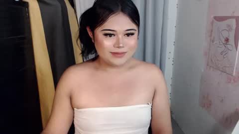 Snapshot of lovelypinaychubsx chatting on April 21, 8:53 am lovely online show from April 21, 8:53 am