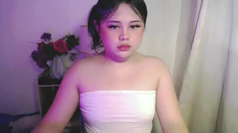 Snapshot of lovelypinaychubsx chatting on May 28, 5:49 am lovely online show from May 28, 5:49 am