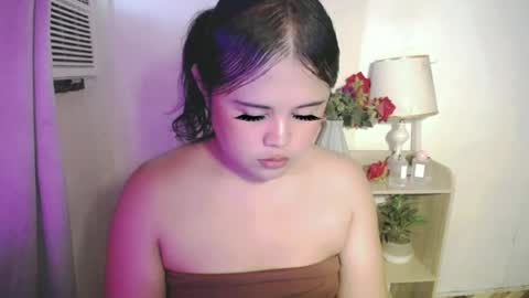 Snapshot of lovelypinaychubsx chatting on June 23, 7:39 am lovely online show from June 23, 7:39 am