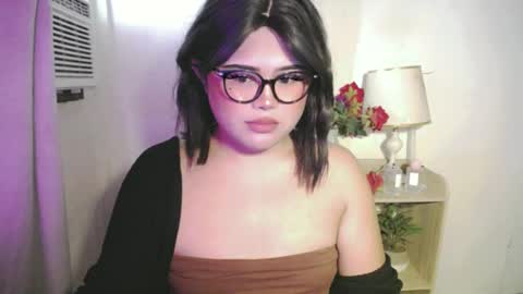 Snapshot of lovelypinaychubsx chatting on June 24, 4:55 am lovely online show from June 24, 4:55 am