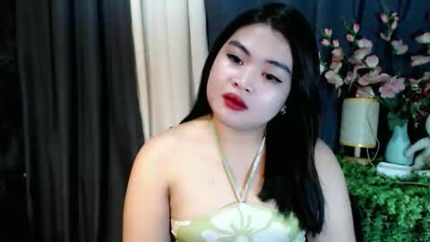 Snapshot of lovelyrhean chatting on October 6, 12:41 am Rhean online show from October 6, 12:41 am
