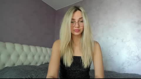 Snapshot of lovelyrose135 chatting on March 7, 8:34 am Lovely Rose online show from March 7, 8:34 am