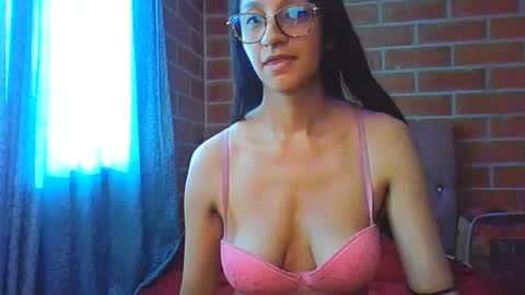 Snapshot of lovelysexxx_ chatting on May 20, 9:32 pm Tiffany online show from May 20, 9:32 pm