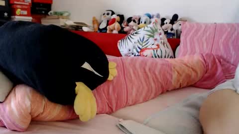 Snapshot of lovelywoman22 chatting on February 7, 7:01 am lovelywoman22 online show from February 7, 7:01 am