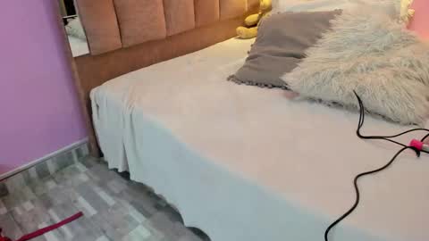 L O V E  online show from December 5, 11:52 am