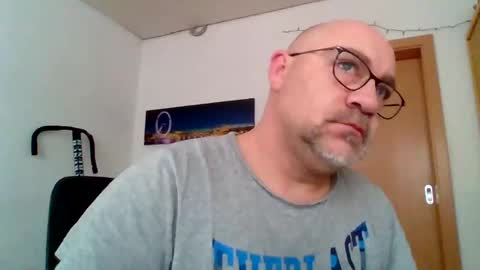 Snapshot of lover010983 chatting on March 12, 8:08 am lover010983 online show from March 12, 8:08 am