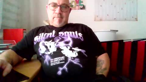 lover010983 online show from March 18, 3:59 pm