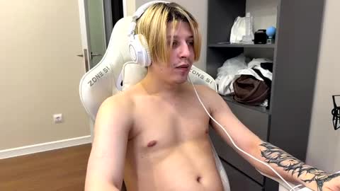 loverria online show from April 8, 5:02 pm