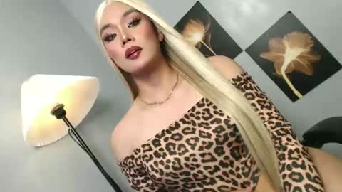 lovers moon22 online show from February 2, 2:38 pm