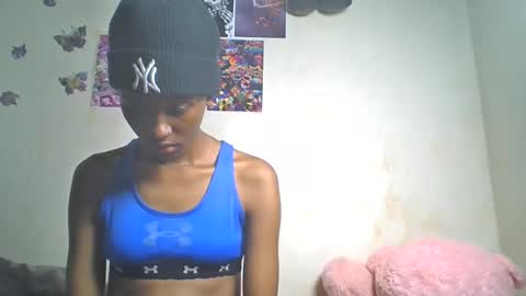 Snapshot of lovers_oncam chatting on May 23, 4:39 am RedJoy online show from May 23, 4:39 am