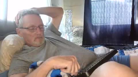just here to have fun and cum online show from May 29, 10:30 pm
