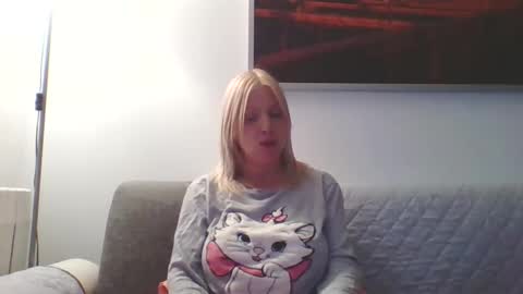 Marlyn online show from February 4, 3:51 pm