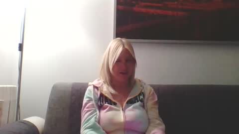 Snapshot of lovestar544963 chatting on March 7, 10:40 pm Marlyn online show from March 7, 10:40 pm