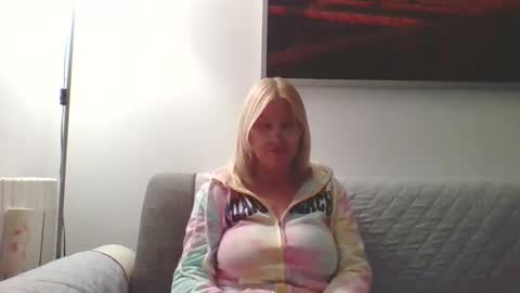 Snapshot of lovestar544963 chatting on April 3, 11:03 pm Marlyn online show from April 3, 11:03 pm