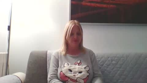 Snapshot of lovestar544963 chatting on April 22, 10:22 pm Marlyn online show from April 22, 10:22 pm