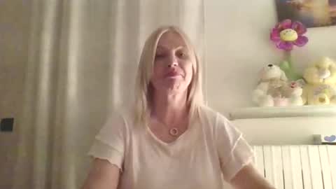 Snapshot of lovestar544963 chatting on May 2, 7:19 pm Marlyn online show from May 2, 7:19 pm