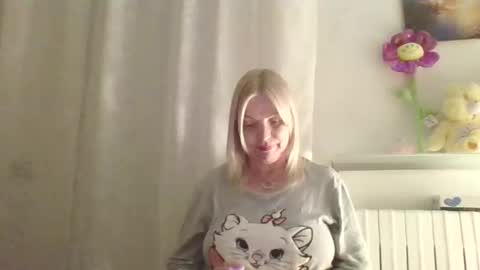 Snapshot of lovestar544963 chatting on May 11, 7:33 pm Marlyn online show from May 11, 7:33 pm